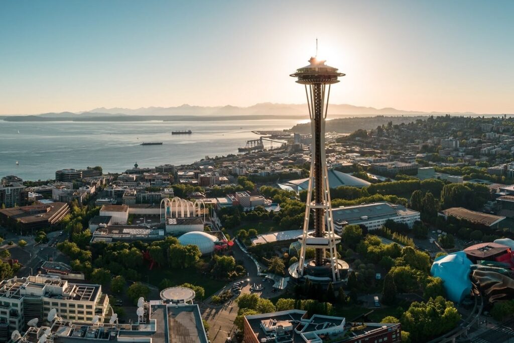 Seattle Living: Urban Vibrance and Natural Splendor