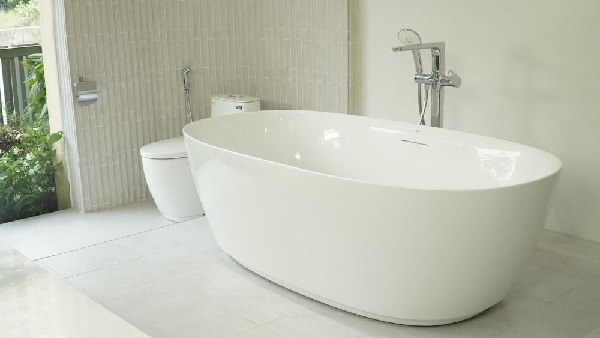 Right Bathtub