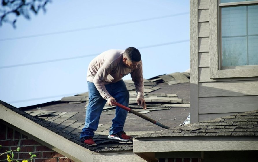 Interior Warning Signs - How Your Home's Interior Can Indicate Roofing Issues